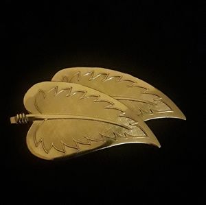 Coro double leaf brooch golden